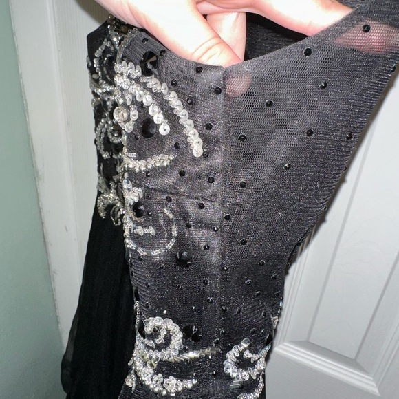 Homecoming/prom dresses - Picture 6 of 10